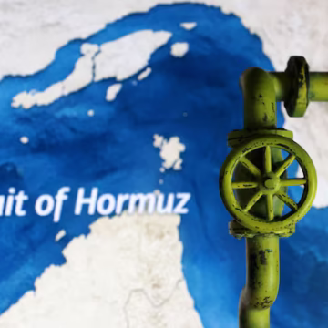 Oil tankers steer clear of Hormuz ahead of US blockade