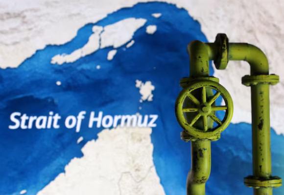 Oil tankers steer clear of Hormuz ahead of US blockade